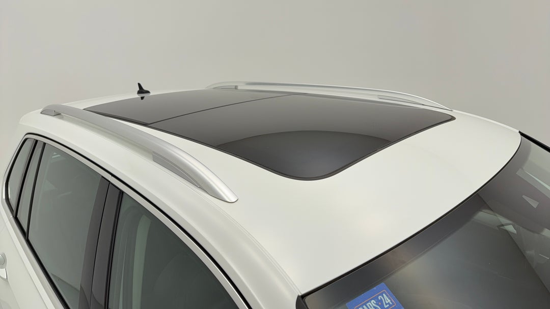 2016 Volkswagen Tiguan 132 Tsi Comfortline, Automatic, 120933 km, Roof/Sunroof View