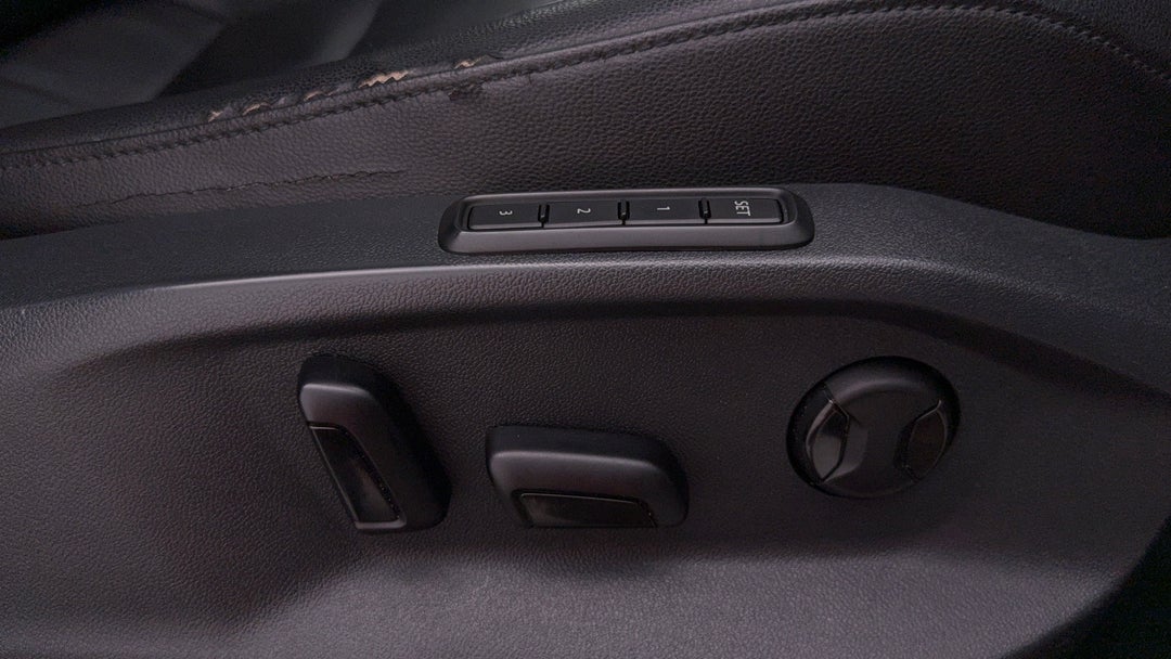 2016 Volkswagen Tiguan 132 Tsi Comfortline, Automatic, 120933 km, Drivers Side Adjustment Panel