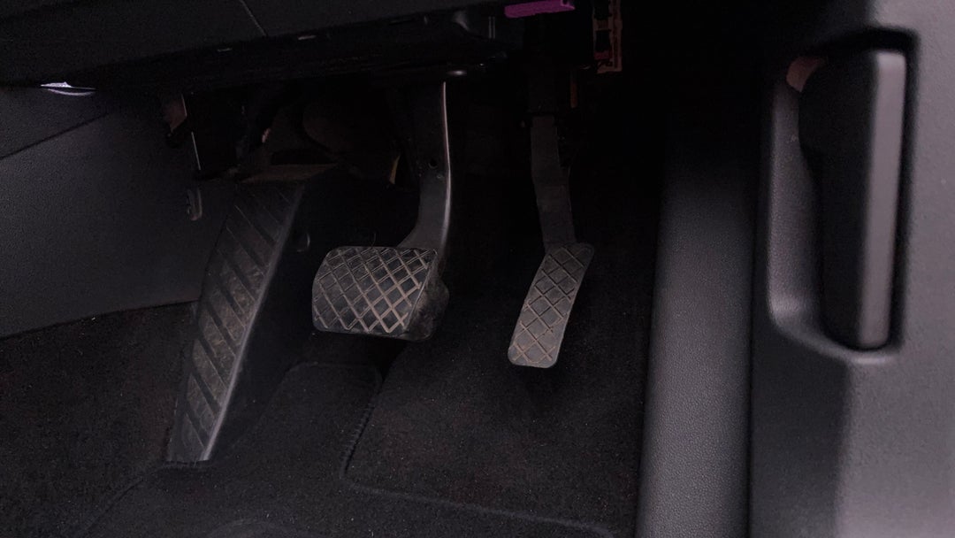 2016 Volkswagen Tiguan 132 Tsi Comfortline, Automatic, 120933 km, Pedals and Footmat