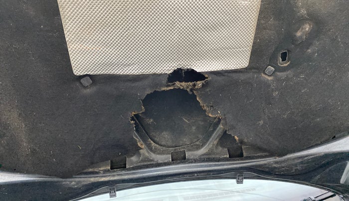 2015 Volkswagen Polo GT TDI, Diesel, Manual, 79,991 km, Bonnet (hood) - Insulation cover has minor damage