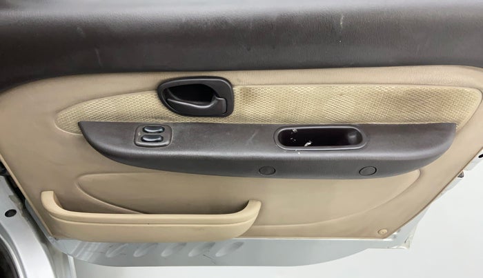 2013 Hyundai Santro Xing GL PLUS, Petrol, Manual, 1,03,030 km, Driver Side Door Panels Control
