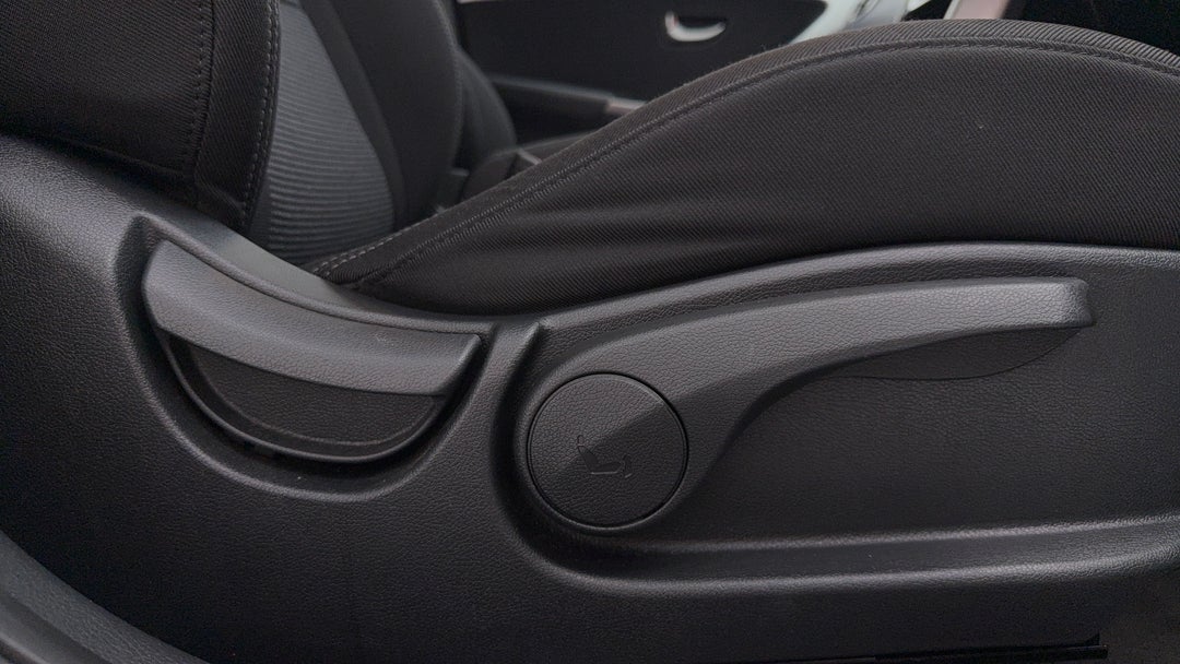 2016 Hyundai i30 Active, Automatic, 59383 km, Drivers Side Adjustment Panel