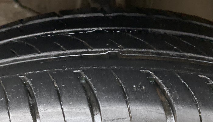 2020 Maruti Swift VXI, Petrol, Manual, 26,353 km, Left Front Tyre Tread