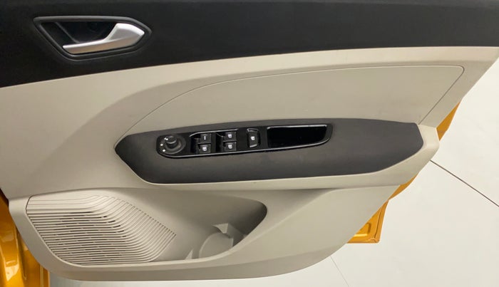 2019 Renault TRIBER RXZ, Petrol, Manual, 18,750 km, Driver Side Door Panels Control