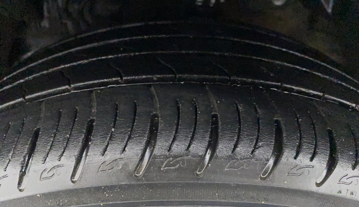 2020 Mahindra XUV300 W8 1.2 PETROL, Petrol, Manual, 45,790 km, Left Front Tyre Tread