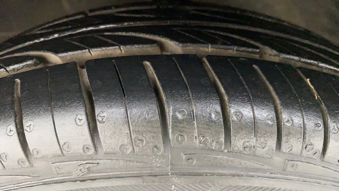 Left Front Tyre Tread