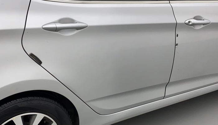 2017 Hyundai Verna 1.6 CRDI SX, Diesel, Manual, 90,504 km, Right rear door - Minor scratches