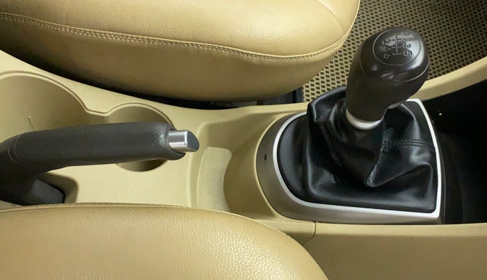 2017 Hyundai Verna 1.6 CRDI SX, Diesel, Manual, 90,504 km, Gear Lever