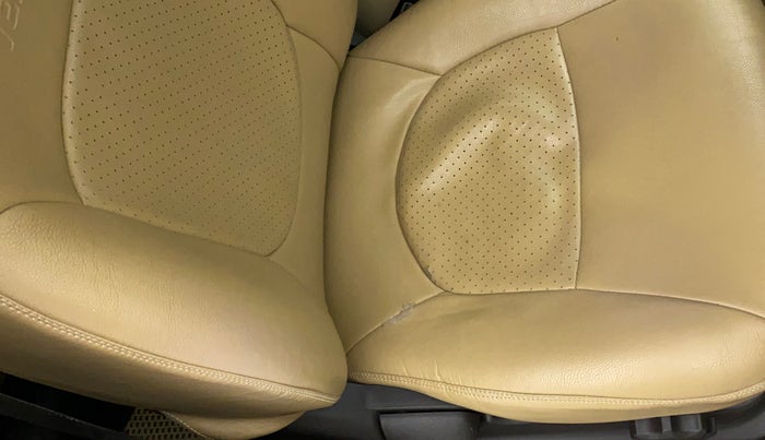 2017 Hyundai Verna 1.6 CRDI SX, Diesel, Manual, 90,504 km, Driver seat - Cover slightly torn