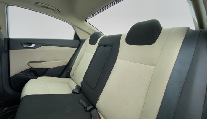 2018 Hyundai Verna 1.6 CRDI SX + AT, Diesel, Automatic, 50,352 km, Right Side Rear Door Cabin
