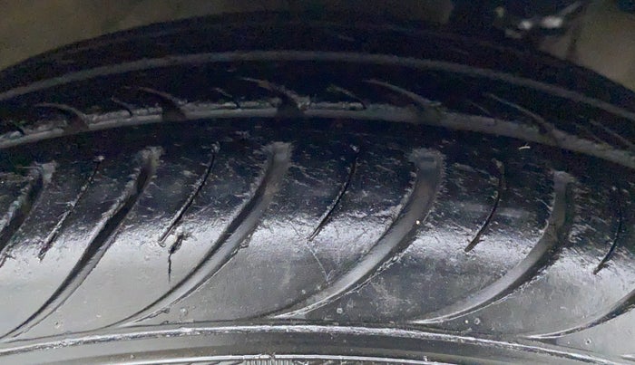 2018 Hyundai Eon MAGNA PLUS, Petrol, Manual, 36,060 km, Left Front Tyre Tread
