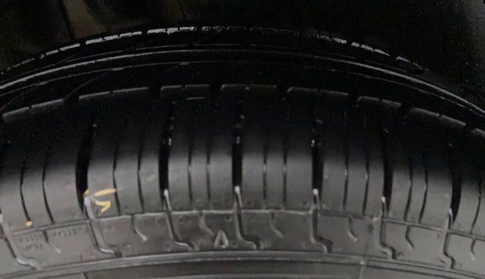 2017 Maruti Dzire VXI, Petrol, Manual, 53,980 km, Right Front Tyre Tread