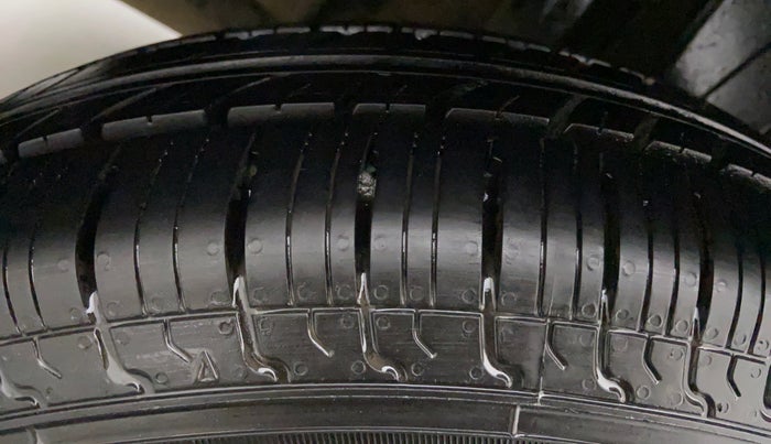 2017 Maruti Dzire VXI, Petrol, Manual, 53,980 km, Right Rear Tyre Tread
