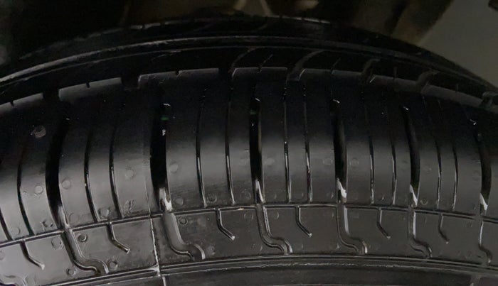 2017 Maruti Dzire VXI, Petrol, Manual, 53,980 km, Left Rear Tyre Tread