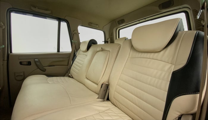 2012 Mahindra Scorpio VLX AIRBAG BS IV, Diesel, Manual, 93,267 km, Right Side Rear Door Cabin
