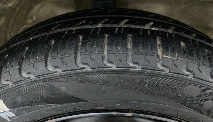 2018 Maruti Wagon R 1.0 VXI, Petrol, Manual, 68,808 km, Right Front Tyre Tread