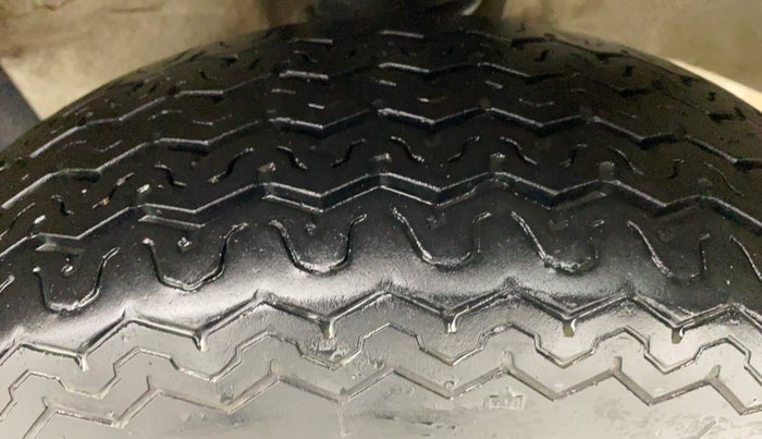 2017 Maruti OMNI E STD, Petrol, Manual, 42,048 km, Right Front Tyre Tread
