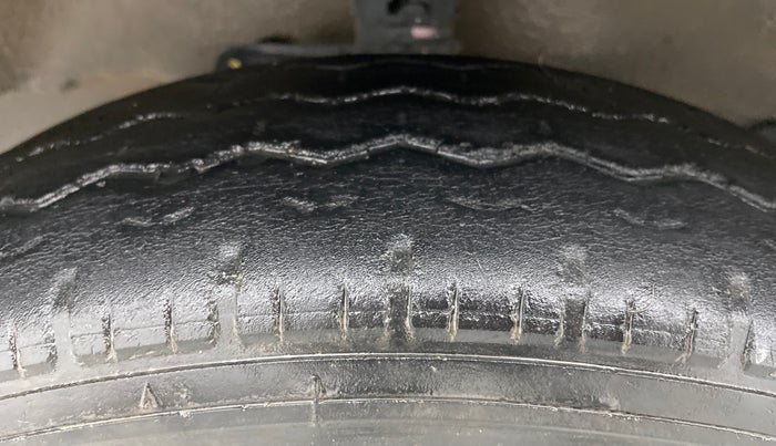 2019 Maruti Eeco 5 STR WITH AC PLUSHTR, Petrol, Manual, 32,112 km, Left Front Tyre Tread