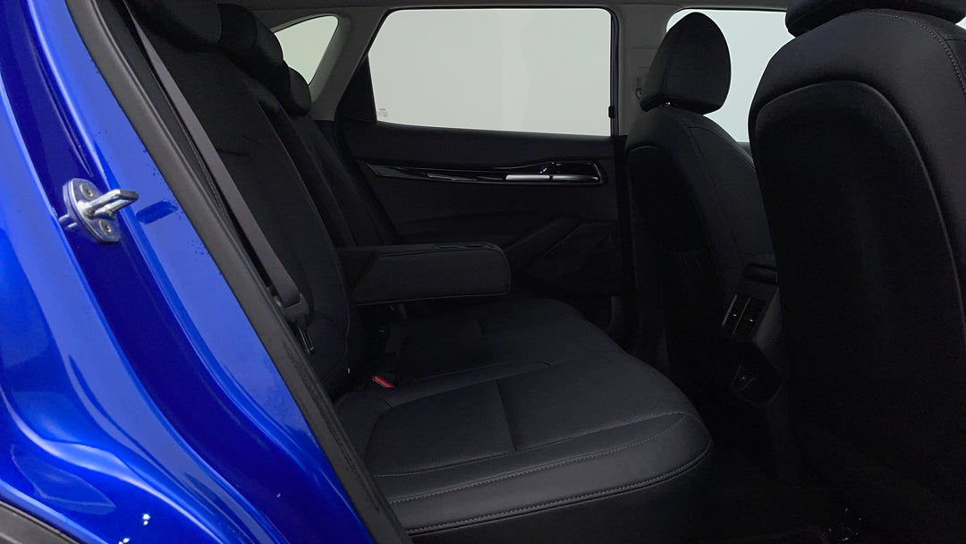 2022 Kia Seltos Gt-line (awd), Automatic, 25396 km, Right Side Rear Door Cabin View