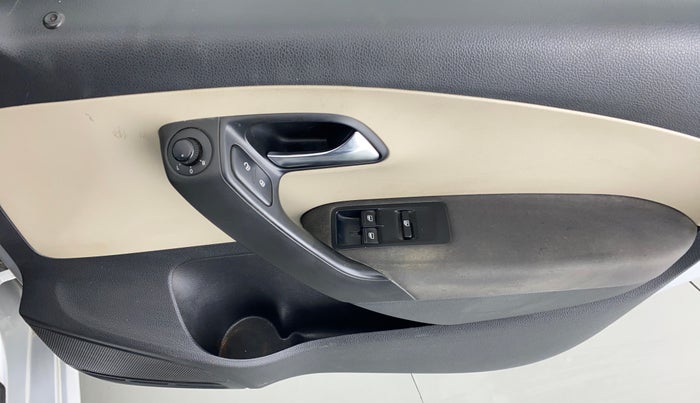 2011 Volkswagen Polo HIGHLINE 1.6L PETROL, Petrol, Manual, 79,857 km, Driver Side Door Panels Control