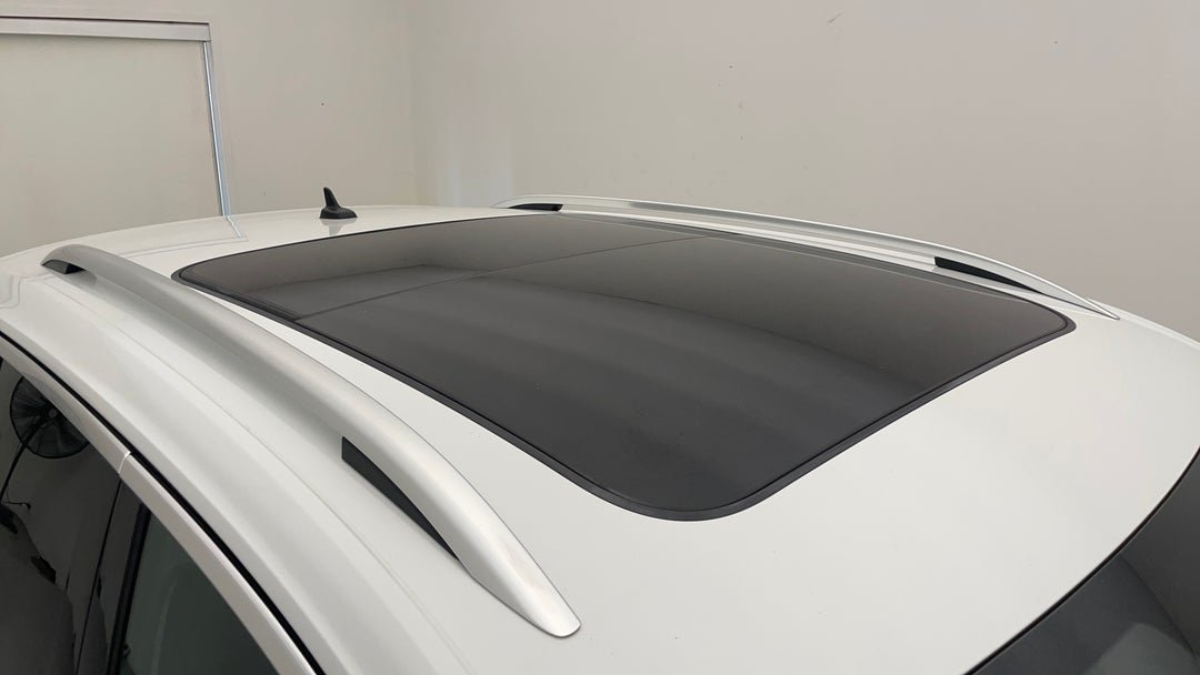 Roof/Sunroof View