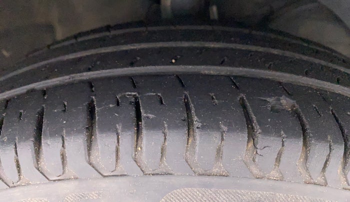 2017 Maruti Dzire VXI, Petrol, Manual, 39,213 km, Right Front Tyre Tread