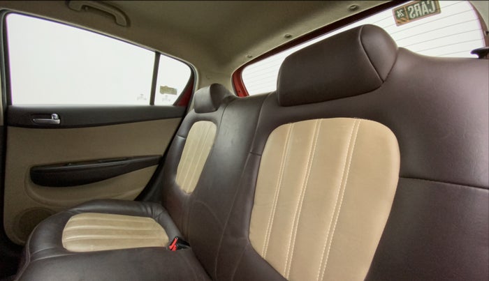 2011 Hyundai i20 MAGNA (O) 1.2, CNG, Manual, 66,380 km, Right Side Rear Door Cabin
