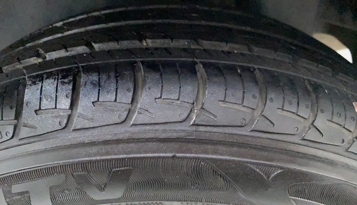 2017 Maruti Ciaz ZETA 1.4 VVT, Petrol, Manual, 69,569 km, Left Rear Tyre Tread