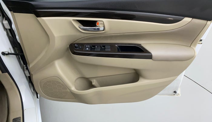 2017 Maruti Ciaz ZETA 1.4 VVT, Petrol, Manual, 69,569 km, Driver Side Door Panels Control