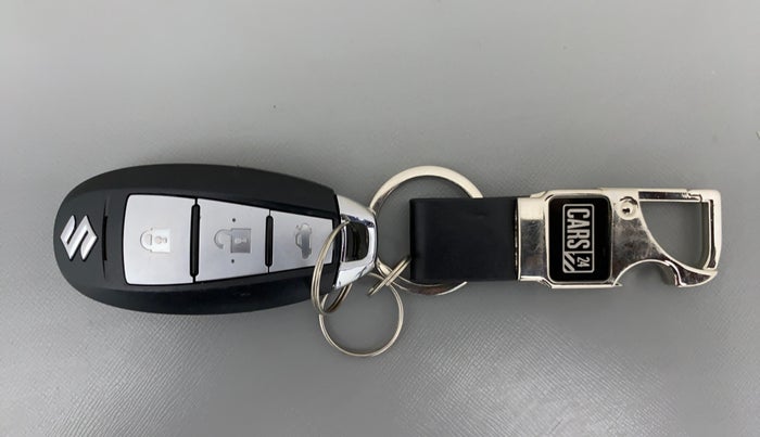 2017 Maruti Ciaz ZETA 1.4 VVT, Petrol, Manual, 69,569 km, Key Close Up