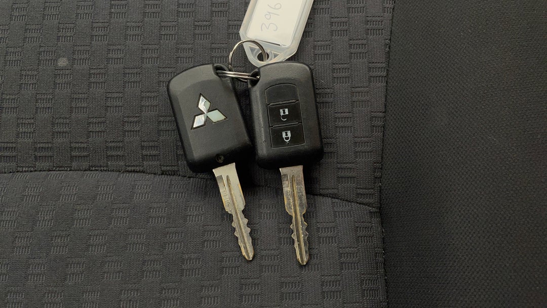 2016 Mitsubishi Mirage Es, Automatic, 71728 km, Key Close-up