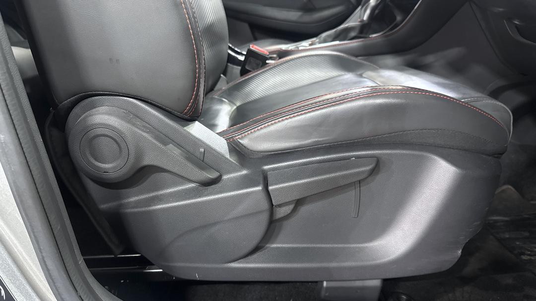 2021 MG Zst Excite, Automatic, 57570 km, Drivers Side Adjustment Panel