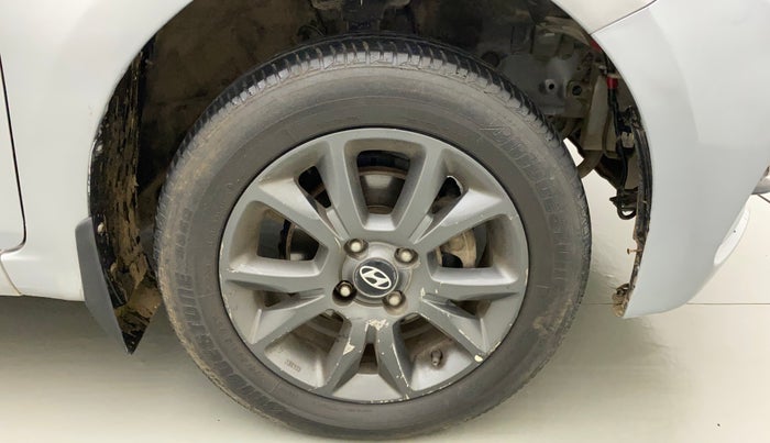 2020 Hyundai Elite i20 SPORTZ PLUS 1.2, CNG, Manual, 74,892 km, Right front tyre - Tyre dimensions are different from each other