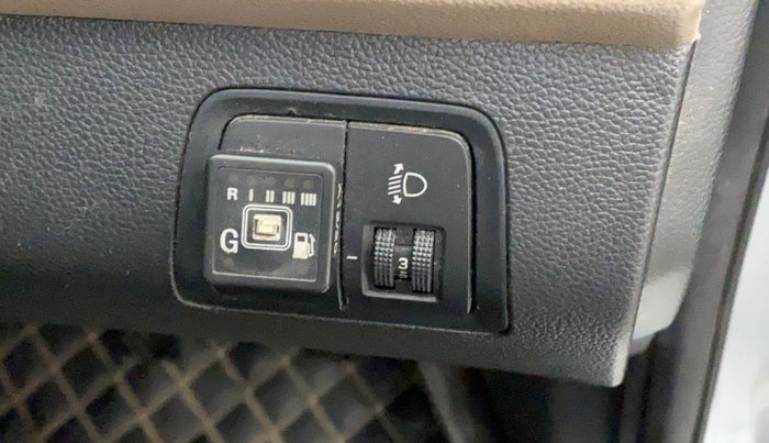 2020 Hyundai Elite i20 SPORTZ PLUS 1.2, CNG, Manual, 74,892 km, Dashboard - Headlight height adjustment not working