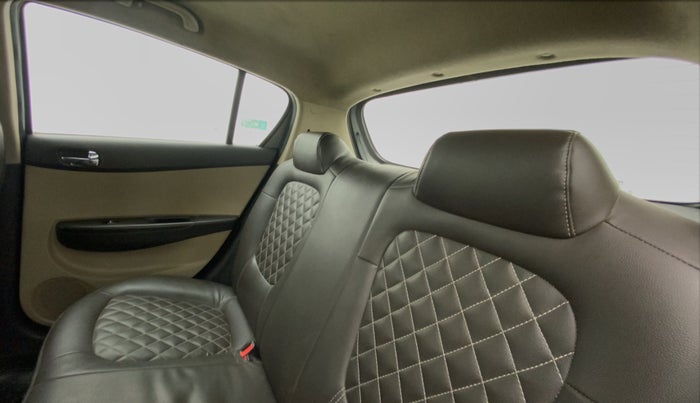 2012 Hyundai i20 MAGNA (O) 1.2, Petrol, Manual, 68,907 km, Right Side Rear Door Cabin
