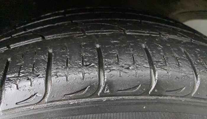 2016 Hyundai Tucson 2WD AT GL PETROL , Petrol, Automatic, 34,725 km, Left Rear Tyre Tread