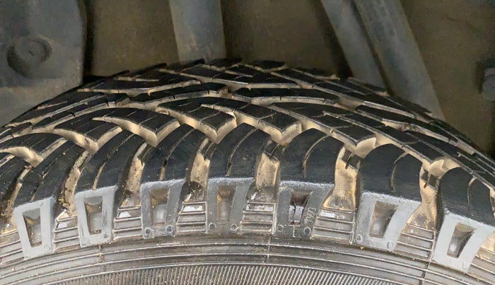 2014 Nissan Terrano XL (D), Diesel, Manual, 66,363 km, Right Rear Tyre Tread