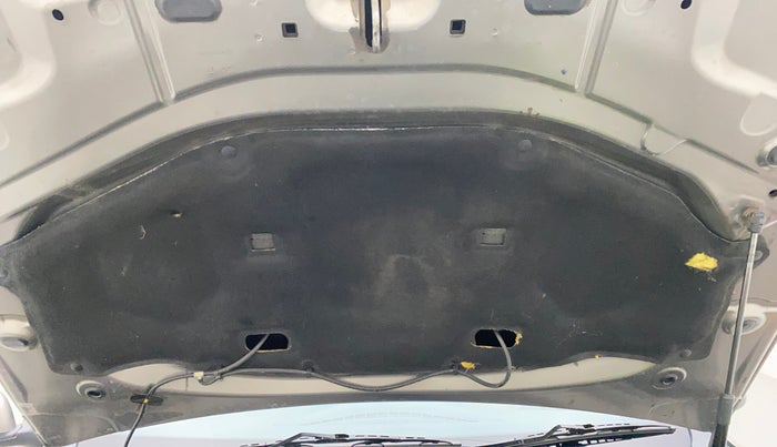 2014 Nissan Terrano XL (D), Diesel, Manual, 66,363 km, Bonnet (hood) - Insulation cover has minor damage