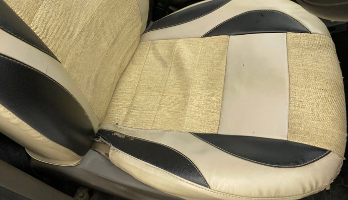 2014 Hyundai i10 MAGNA 1.1, Petrol, Manual, 85,238 km, Driver seat - Cover slightly torn