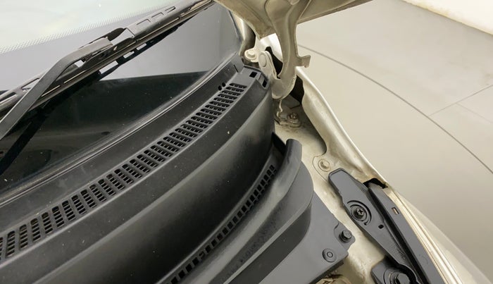 2014 Hyundai i10 MAGNA 1.1, Petrol, Manual, 85,238 km, Bonnet (hood) - Cowl vent panel has minor damage