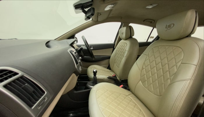 2014 Hyundai i20 SPORTZ 1.2, Petrol, Manual, 65,562 km, Right Side Front Door Cabin