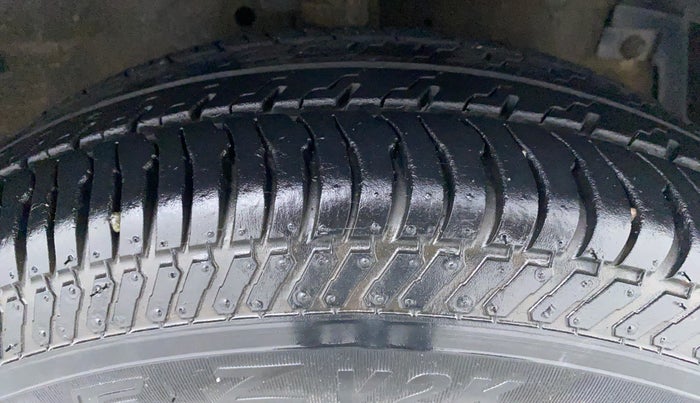 2015 Maruti Swift Dzire VXI 1.2 BS IV, Petrol, Manual, 14,914 km, Right Front Tyre Tread