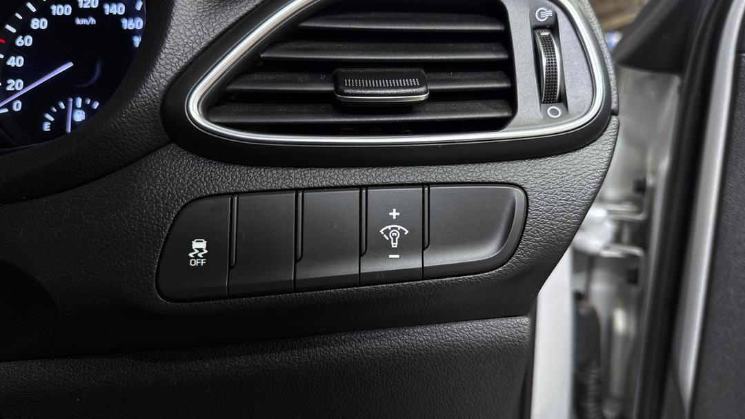 2018 Hyundai i30 Active, Manual, 102622 km, Utility Switches/Buttons