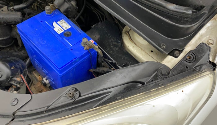 2011 Hyundai i10 MAGNA 1.2, Petrol, Manual, 82,923 km, Left headlight - Clamp has minor damage