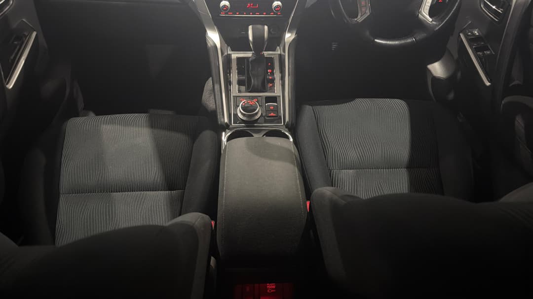 2021 Mitsubishi Pajero Sport Gls (4x4) 7 Seat, Automatic, 108327 km, Center Console