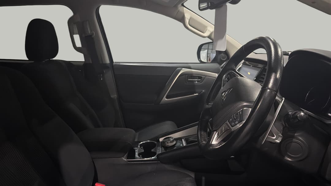2021 Mitsubishi Pajero Sport Gls (4x4) 7 Seat, Automatic, 108327 km, Right Side Front Door Cabin View