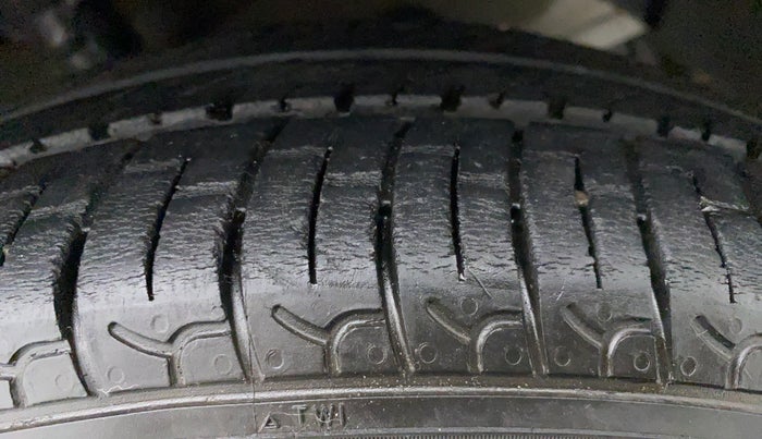 2019 Hyundai NEW SANTRO 1.1 SPORTZ MT CNG, CNG, Manual, 31,815 km, Right Rear Tyre Tread