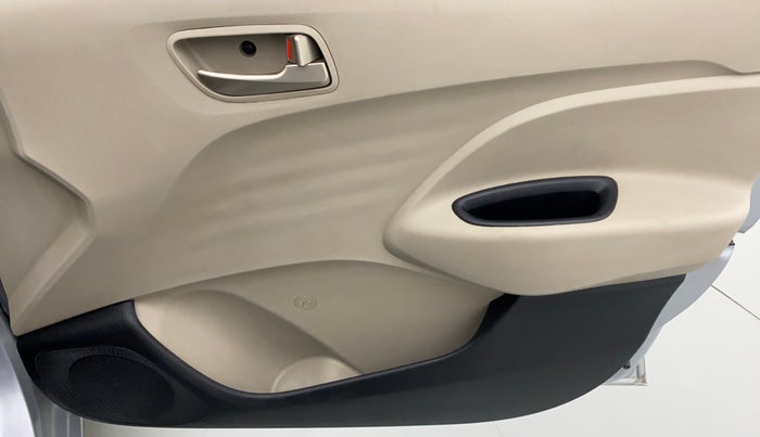 2019 Hyundai NEW SANTRO 1.1 SPORTZ MT CNG, CNG, Manual, 31,815 km, Driver Side Door Panels Control