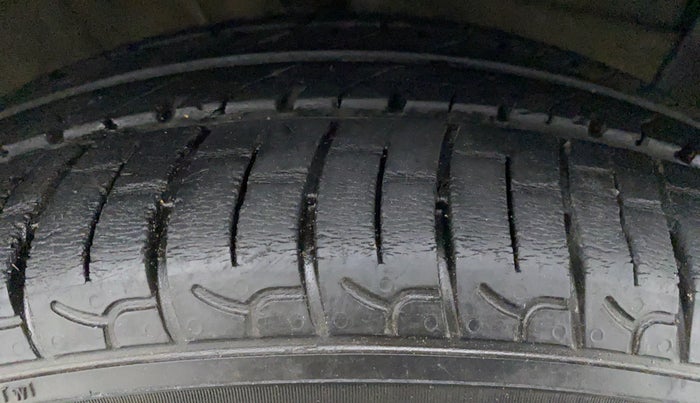2019 Hyundai NEW SANTRO 1.1 SPORTZ MT CNG, CNG, Manual, 31,815 km, Left Rear Tyre Tread