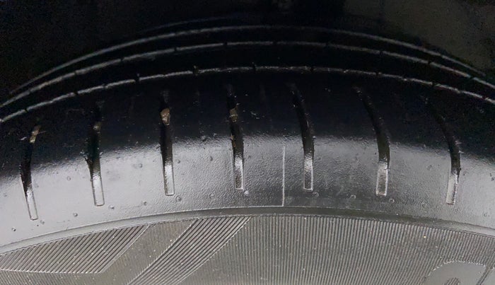 2017 Maruti Baleno ALPHA 1.2 K12, Petrol, Manual, 69,715 km, Right Front Tyre Tread